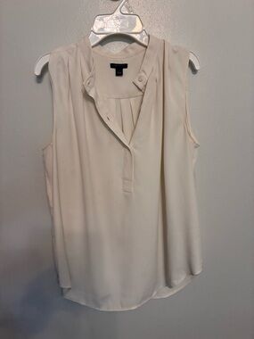 Ann Taylor Sleeveless Split-Neck Camisole in Cream